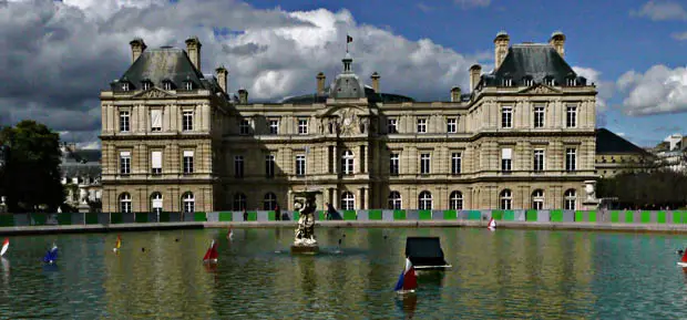 Au Jardin du Luxembourg , sur la rive gauche, vos petits bouts ...