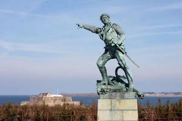 Statue of Surcouf