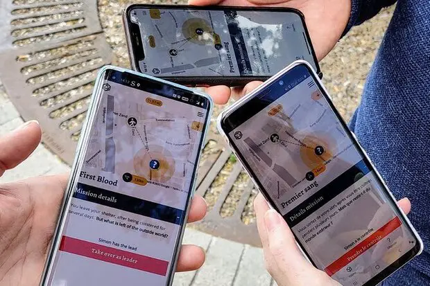 Phones with maps for Escape Game