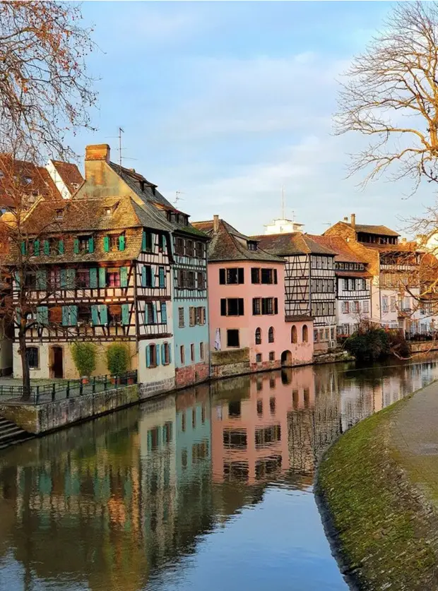 Strasbourg houses canal