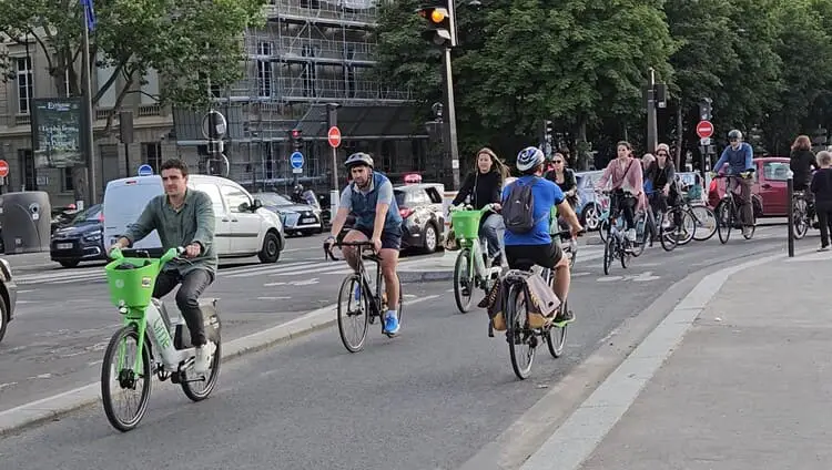 bike lanes paris