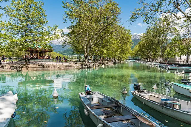 annecy canal