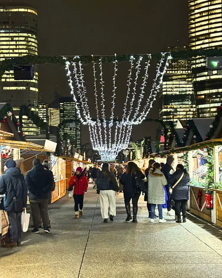 la defense christmas market