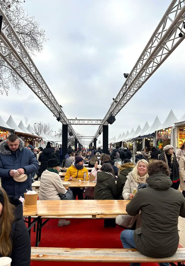 eiffel tower xmas market