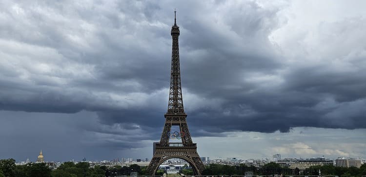 clouds eiffel tower