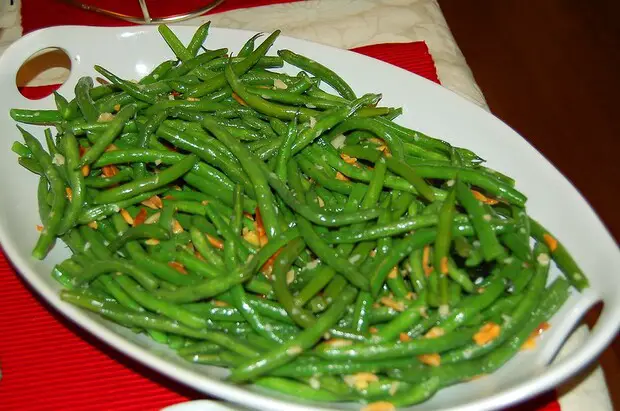 Green beans with garlic and parsley