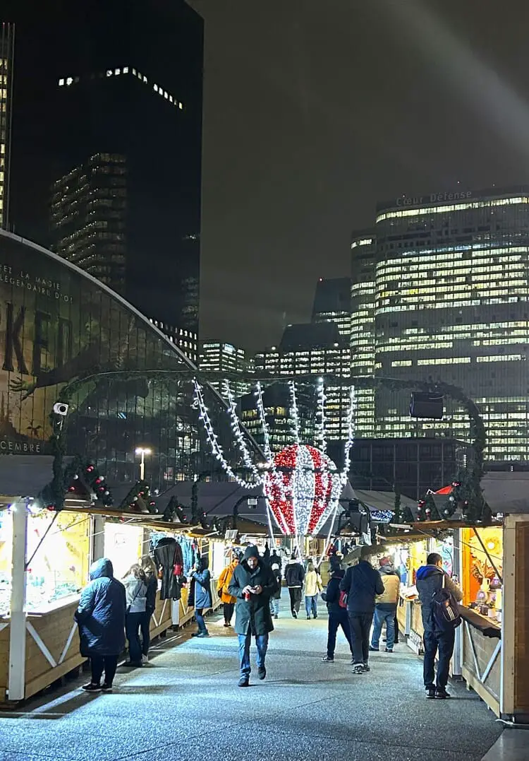 la defense christmas market