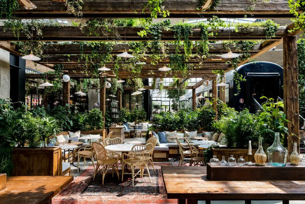 Top 11 Most Beautiful and Pretty Restaurants in Paris