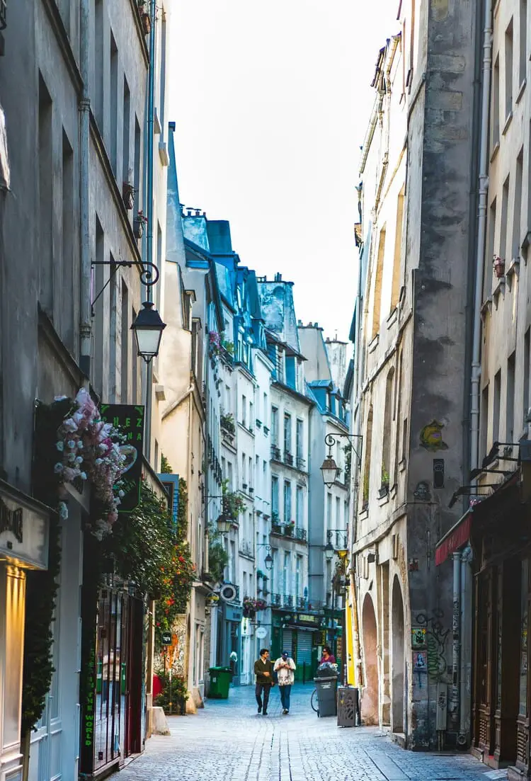 marais quiet street