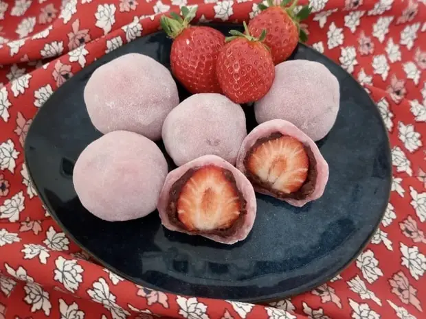 strawberry mochis