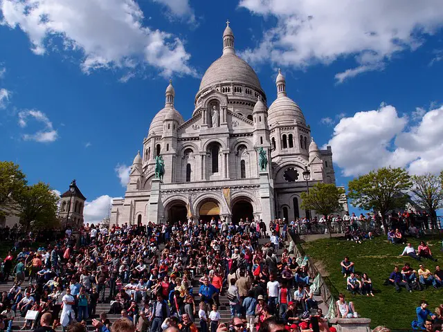 Montmartre crowd