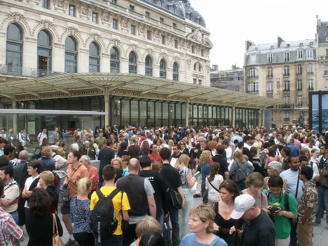 overcrowded orsay