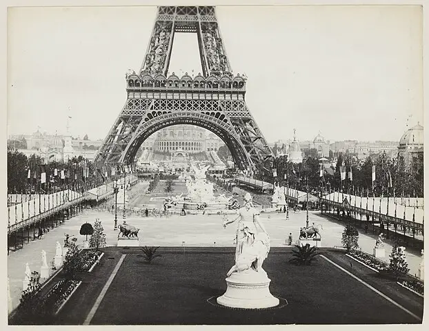 The Palais du Trocadéro behind the Eiffel Tower