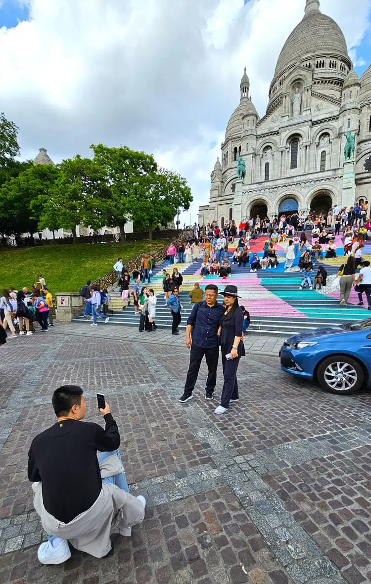 taking photo at sacre-coeur