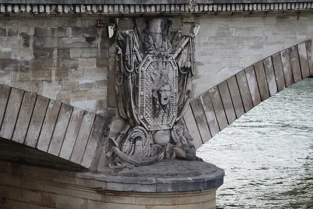 Statue of the Pont des Invalides