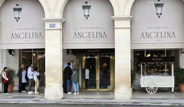 queues at angelina