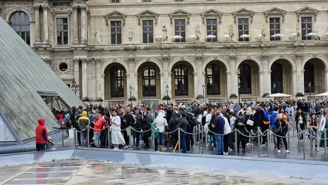 queueing at the Louvre