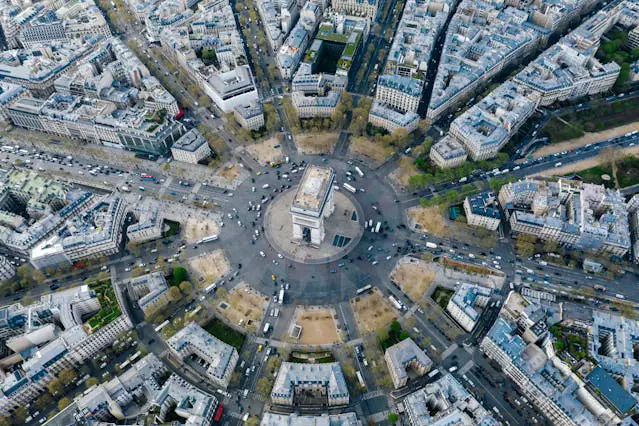 roundabout in Paris