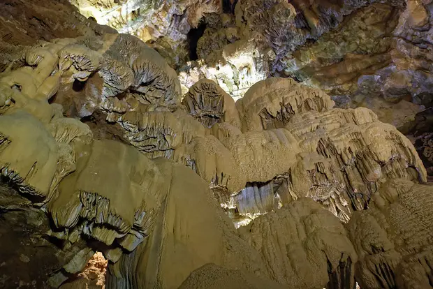The stalactites of the Lac de la Pluie