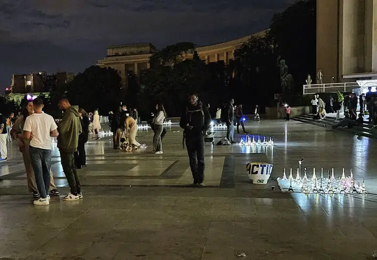 street vendors trocadero