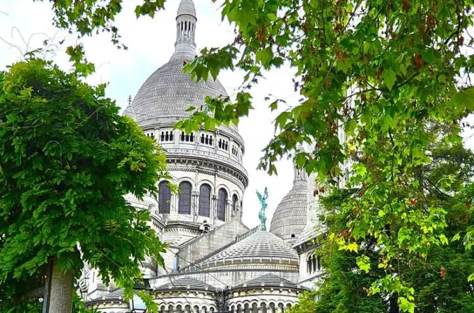 Montmartre: 7 Authentic Experiences and 6 Overrated Attractions