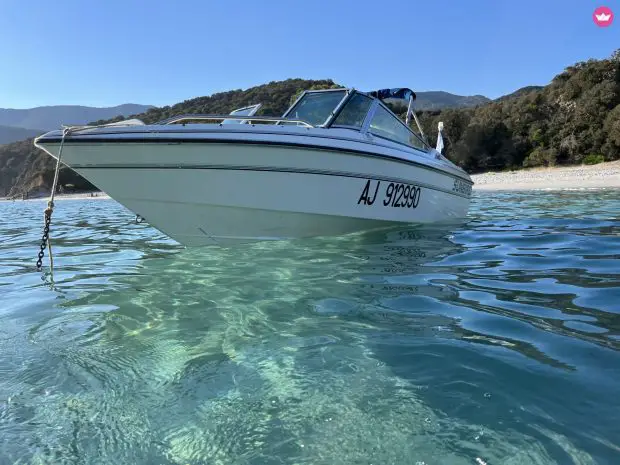 bateau à moteur avec ou sans skipper