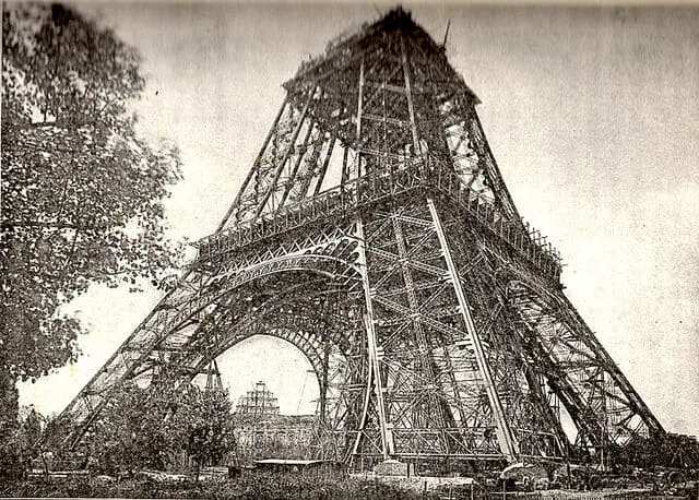 construction tour eiffel