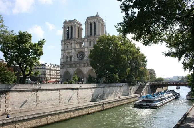 Top 5 bateaux croisière-promenade sur la Seine comparés