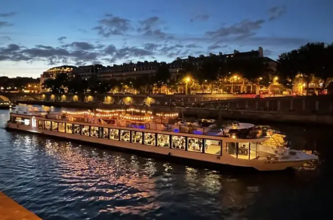 Meilleurs dîners-croisières sur la Seine : Comparatif détaillé