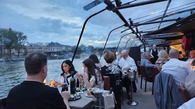 diner bateaux parisiens