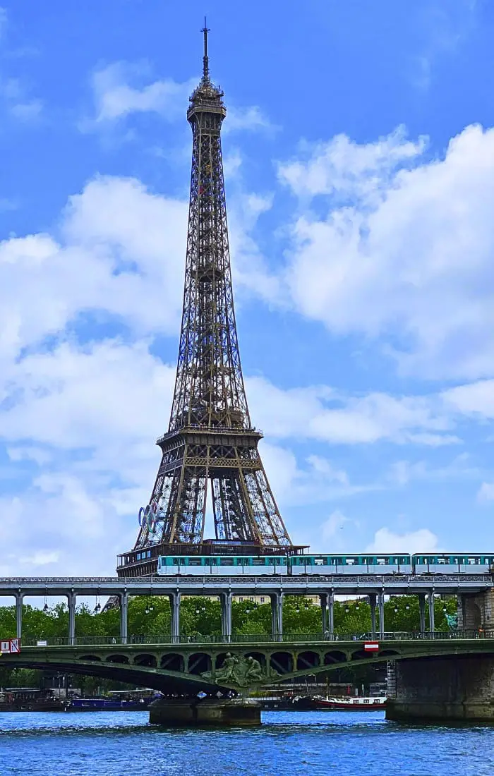 Tour Eiffel depuis le pont de Bir-Hakeim