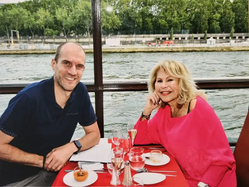 Mona and Dorian on a dinner cruise with Bateaux-Mouches on the Seine