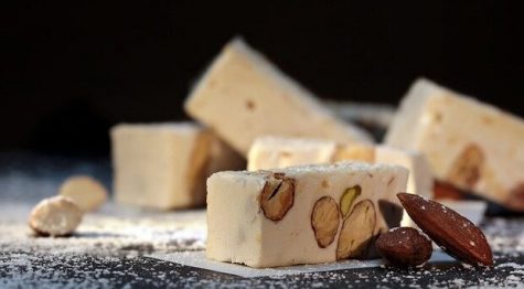 barres de nougat sur fond noir