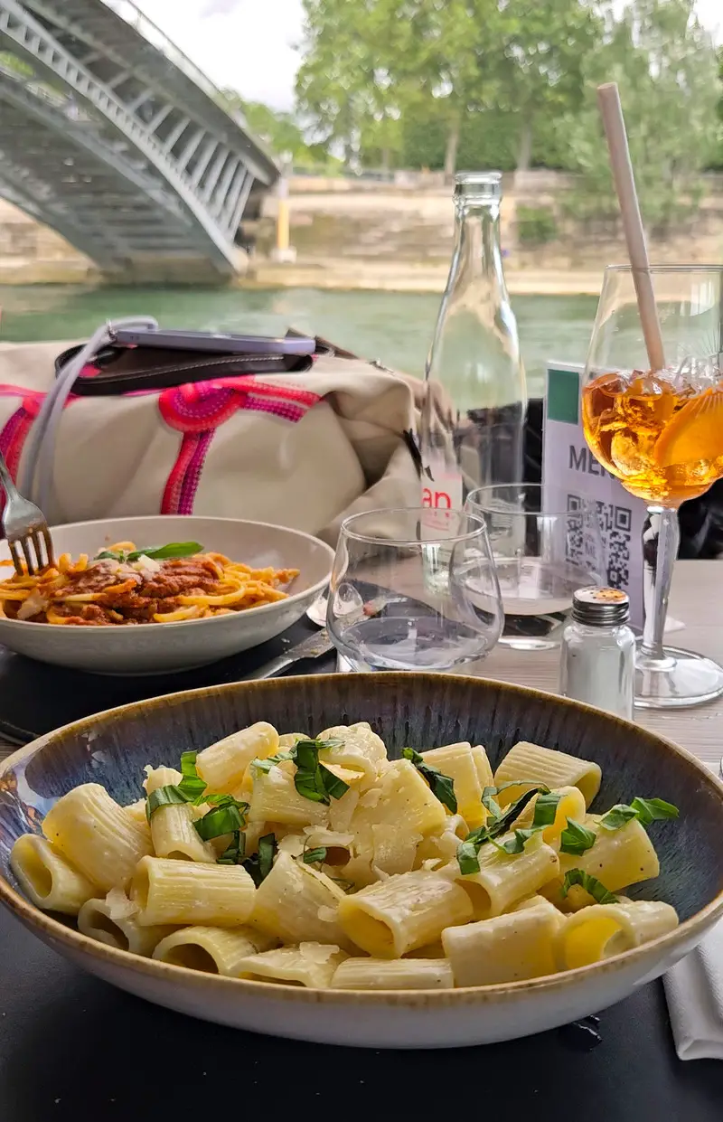 Des pâtes sur la Seine