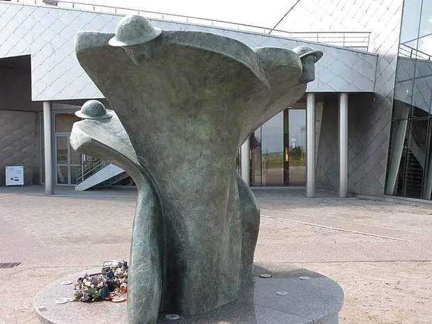 sculpture juno beach 