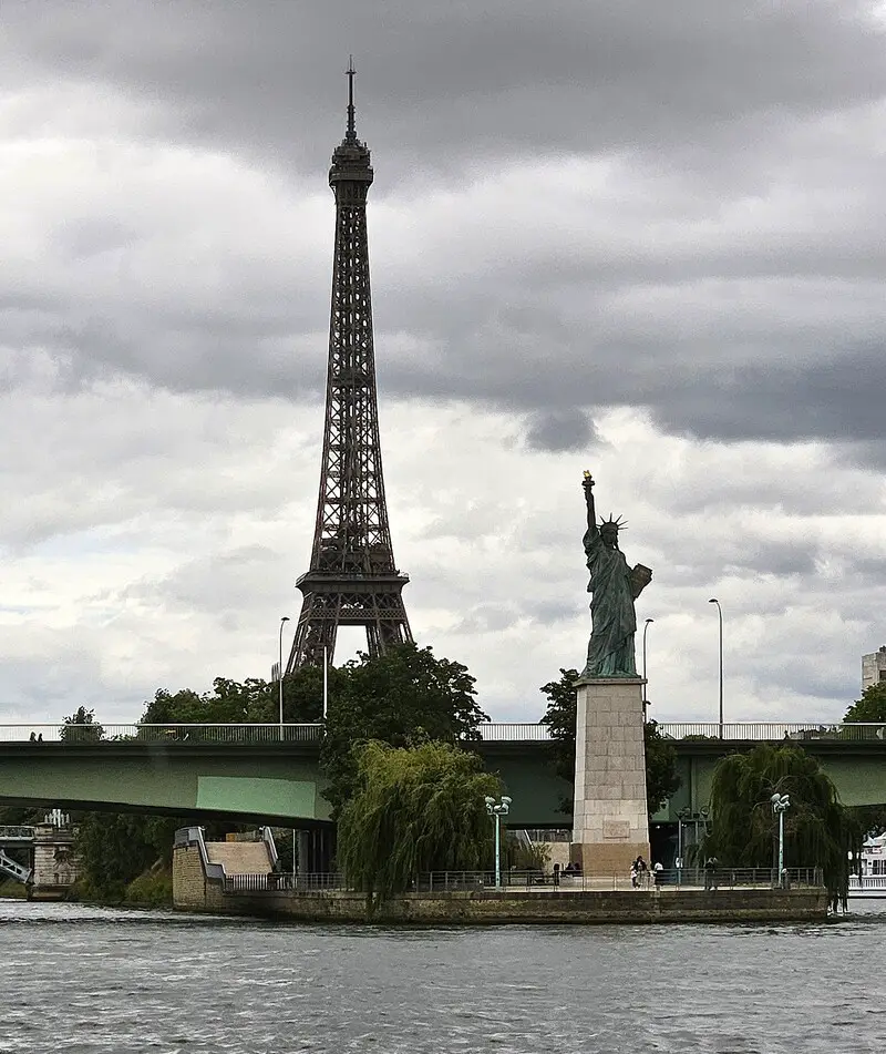 Tour Eiffel et Statue de la Liberté