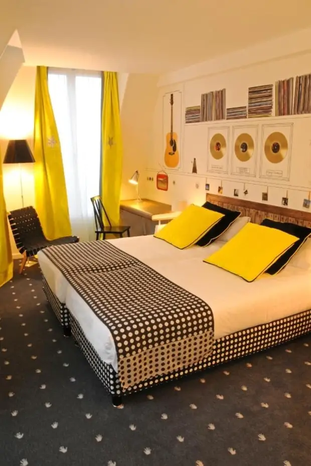 A room at the Hotel du Triangle d'Or