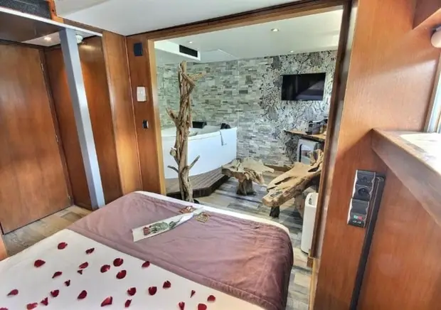 The "Nature" suite at the VIP Paris - Yacht Hotel